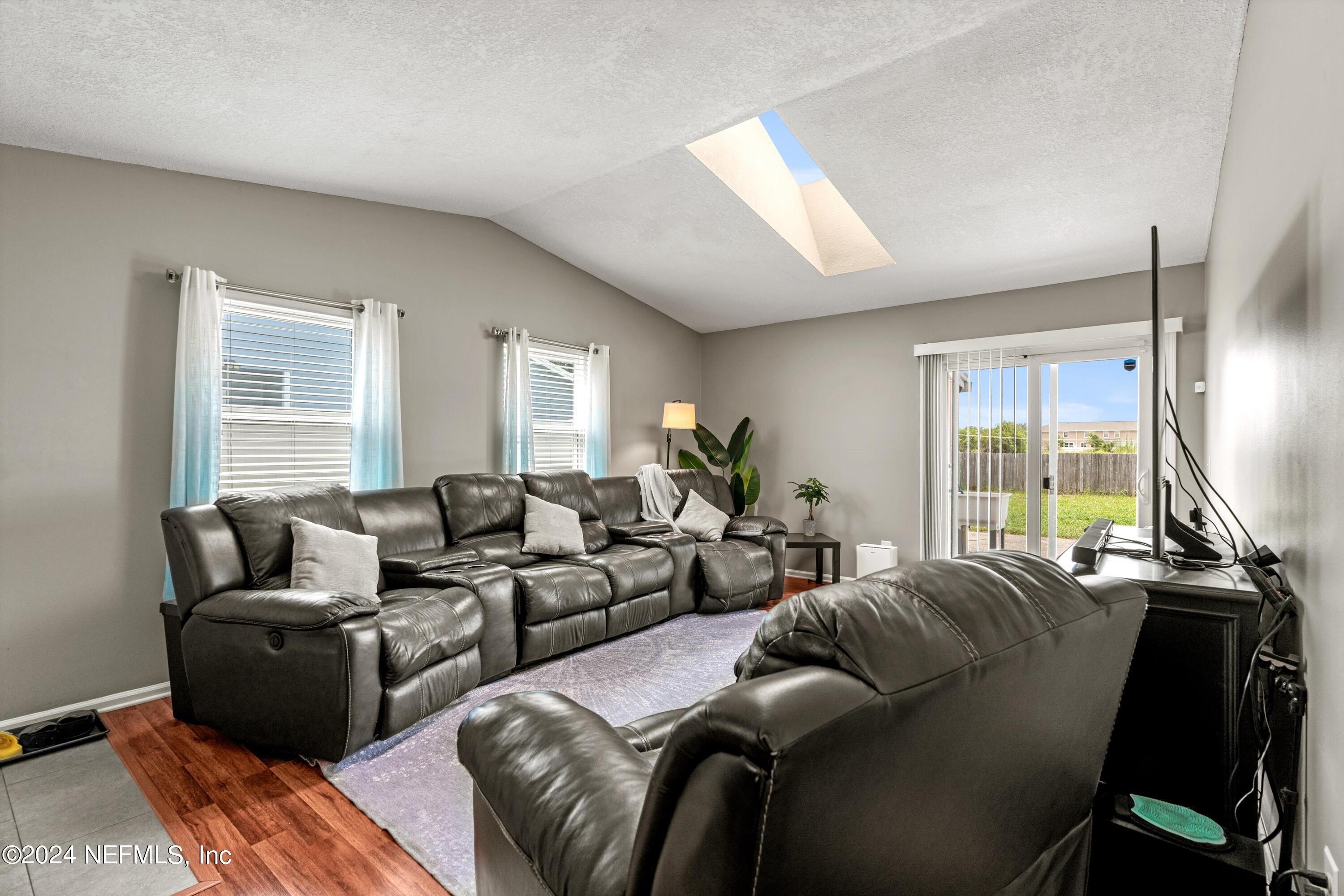 8837 Ivey Road Jacksonville, FL 32216 - Photo 7 of 22 11-Living Room 2