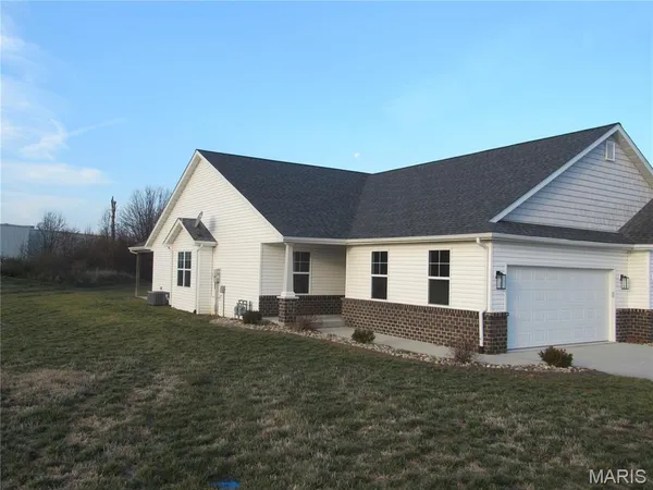 $284,900 | 701 North Edison Street, Freeburg, IL 62243