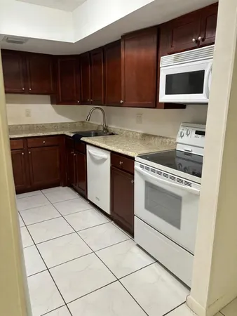 $2,300 | 2148 Northwest 57th Avenue, Unit 14E, Lauderhill, FL 33313