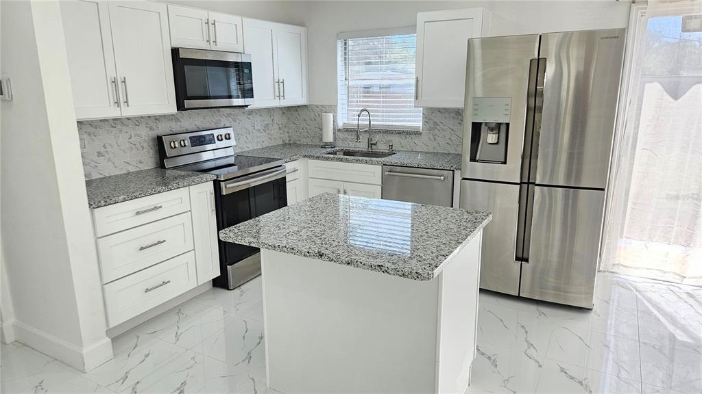 1325 Mary L Road Clearwater, FL 33755 - Photo 7 of 28