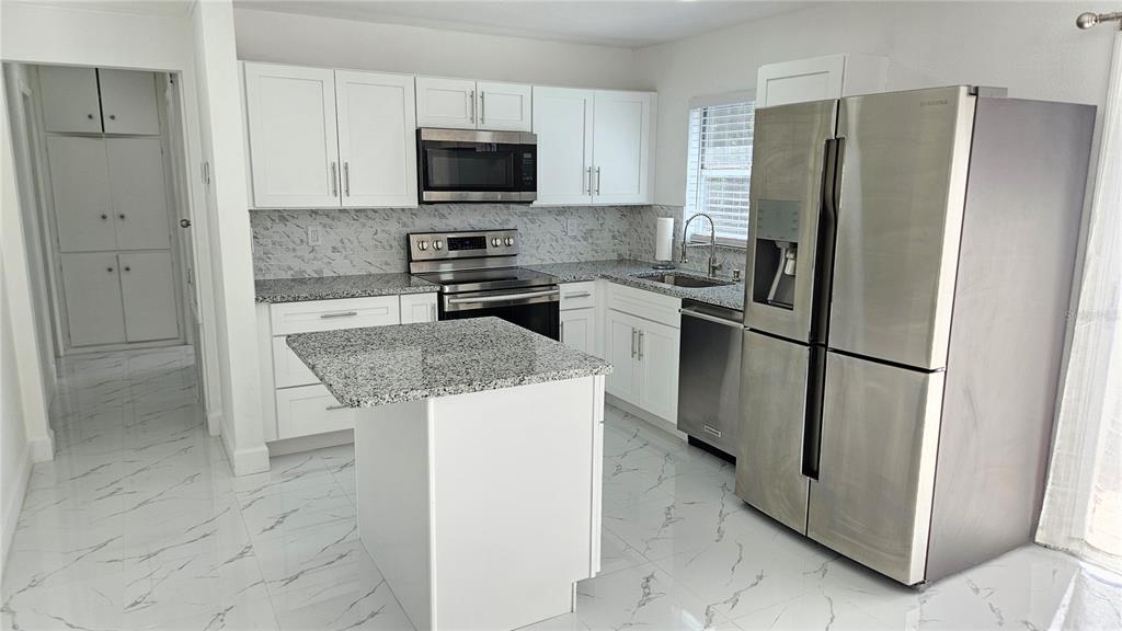 1325 Mary L Road Clearwater, FL 33755 - Photo 8 of 28