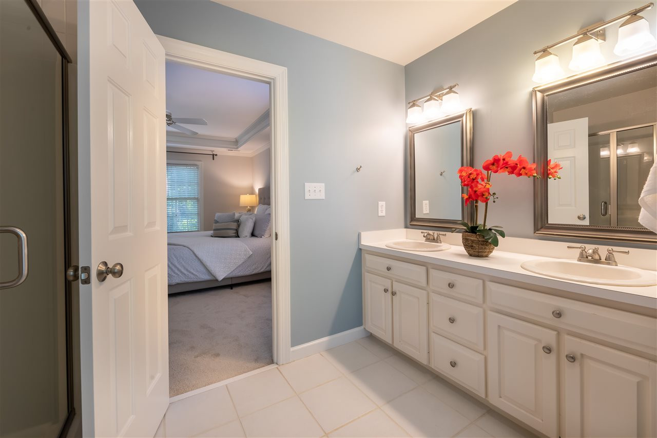 1021 Temple Street Raleigh, NC 27609 - Photo 15 of 28 Master Bath/Spa