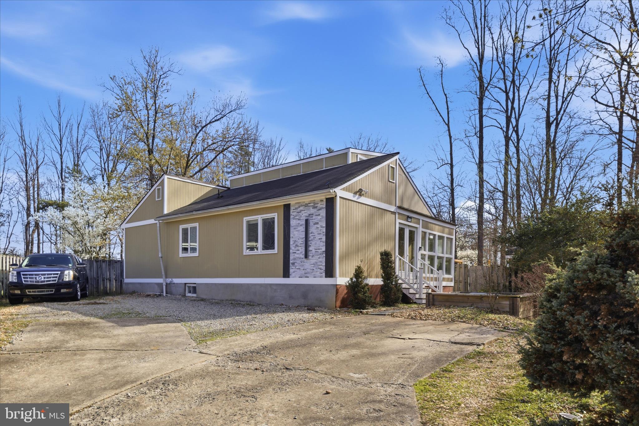 a view of a yard in front of a house