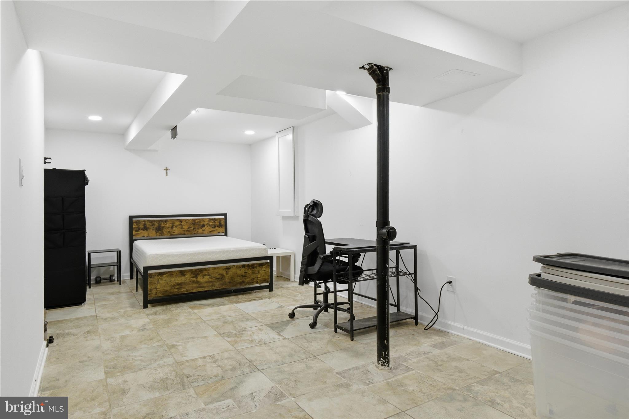 5515 Westcliff Court Burke, VA 22015 - Photo 31 of 47 a spacious bedroom with a bed and a desk