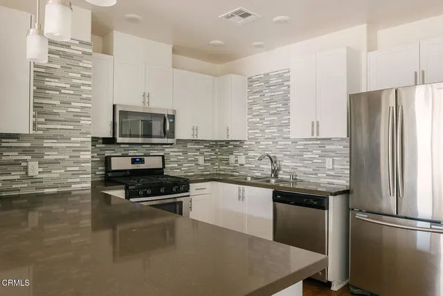 $725,000 | 124 West Colorado Street, Unit 406, Glendale, CA 91204