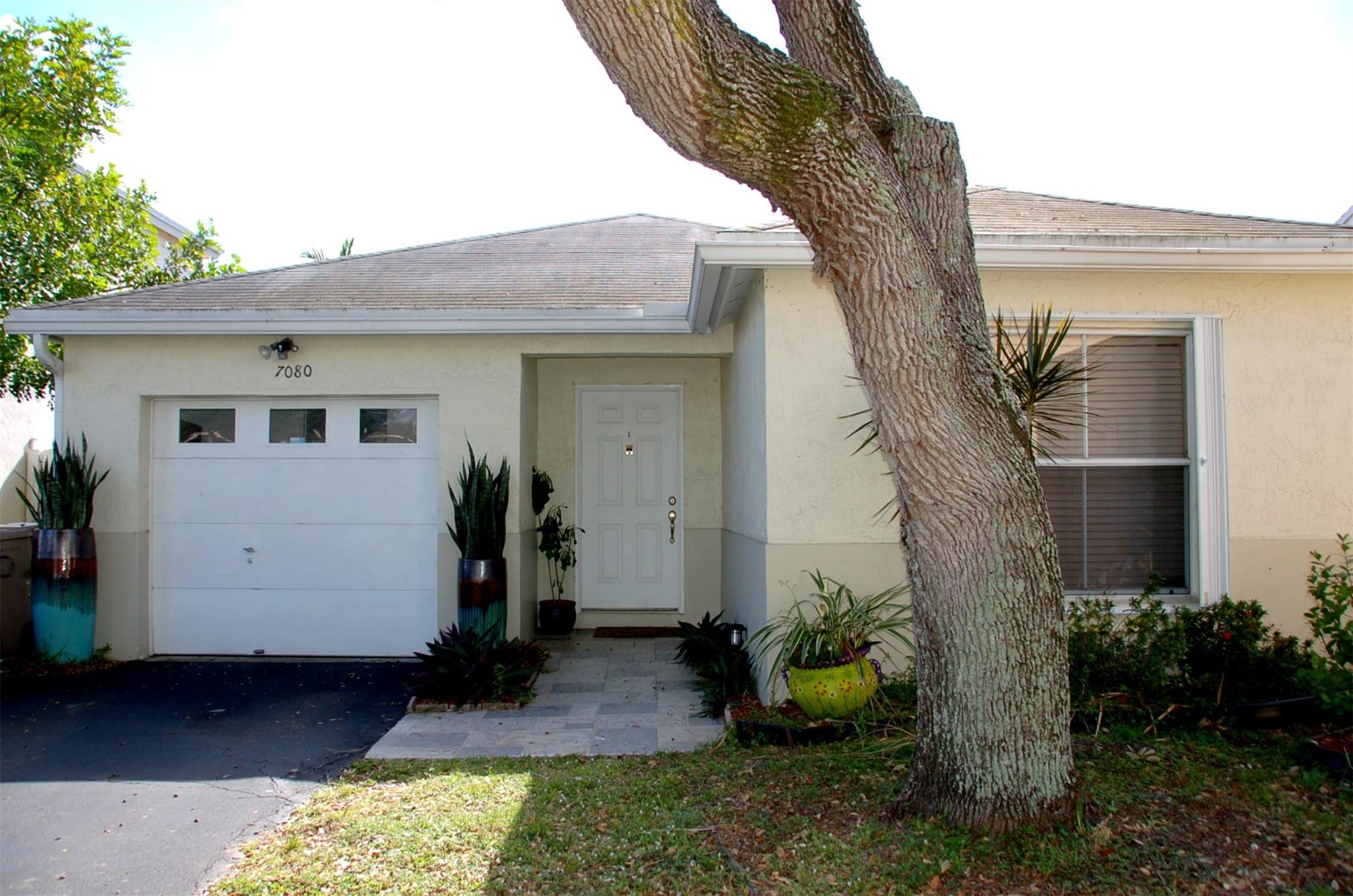 7080 Southwest 41st Place Davie, FL 33314 - Photo 2 of 19 Photo 2