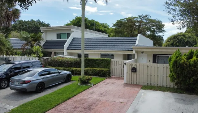 $749,000 | 8232 Southwest 81st Terrace, Unit 8232, Miami, FL 33143