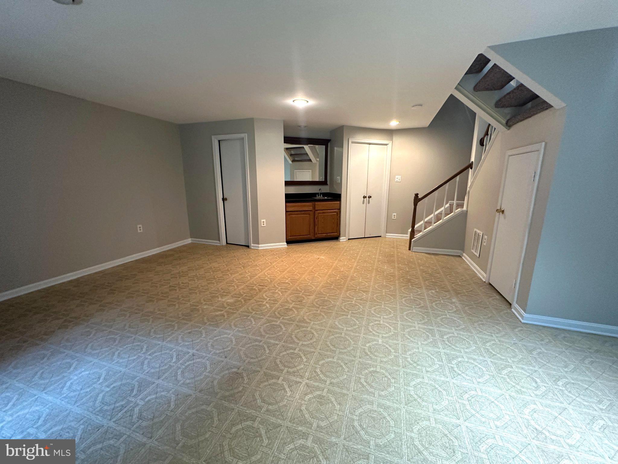 11928 Sentinel Point Court Reston, VA 20191 - Photo 19 of 23 Spacious, versatile living area awaits.