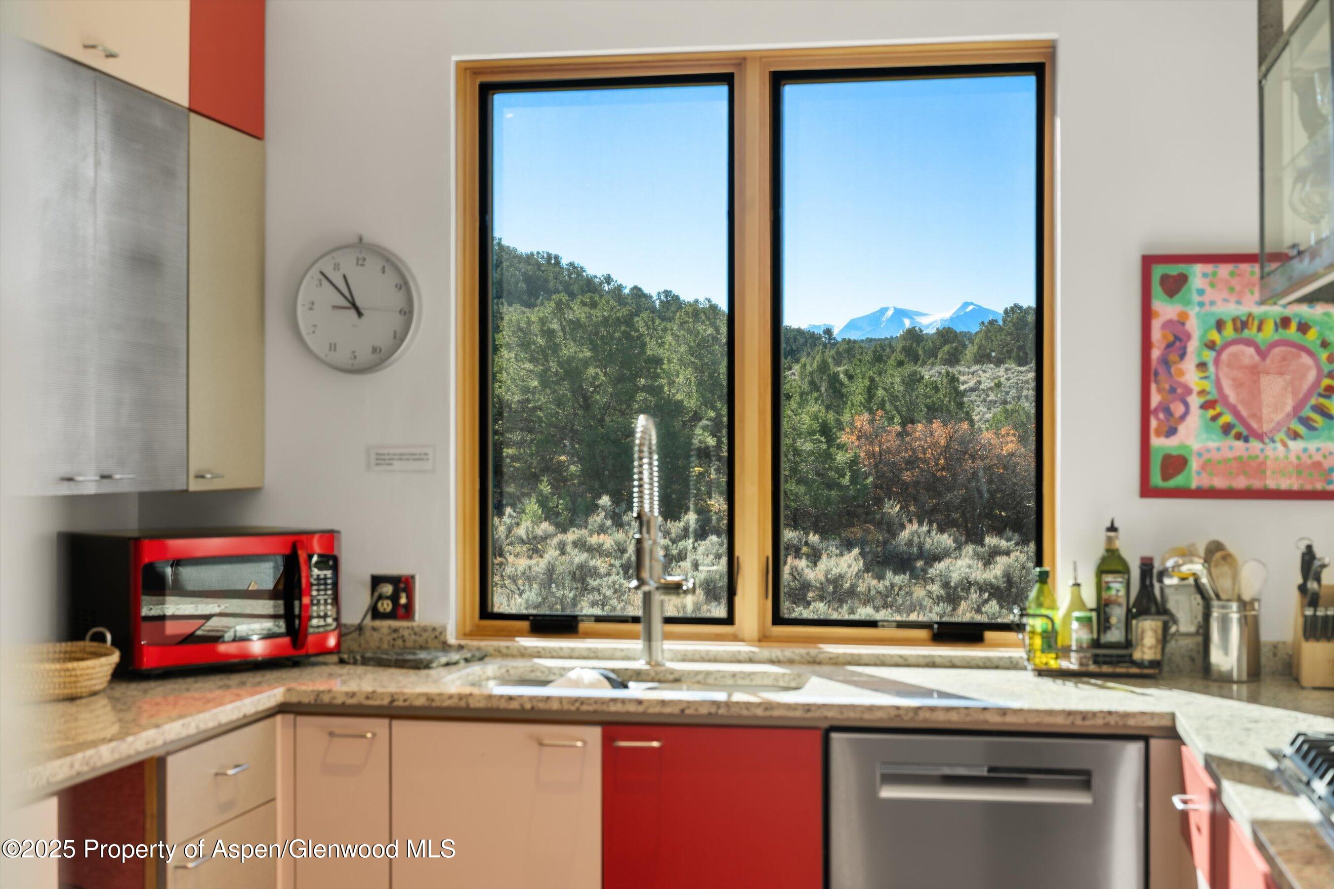 525 Cactus Flats Road Carbondale, CO 81623 - Photo 15 of 50 a room with furniture and a window