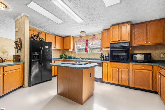 $315,000 | 1754 Memorial Dr Extension, Greer, SC 29651