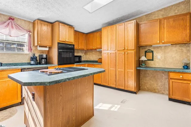 $315,000 | 1754 Memorial Dr Extension, Greer, SC 29651