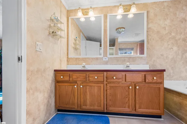 $315,000 | 1754 Memorial Dr Extension, Greer, SC 29651