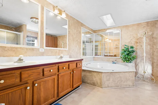 $315,000 | 1754 Memorial Dr Extension, Greer, SC 29651