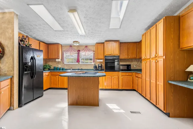 $315,000 | 1754 Memorial Dr Extension, Greer, SC 29651