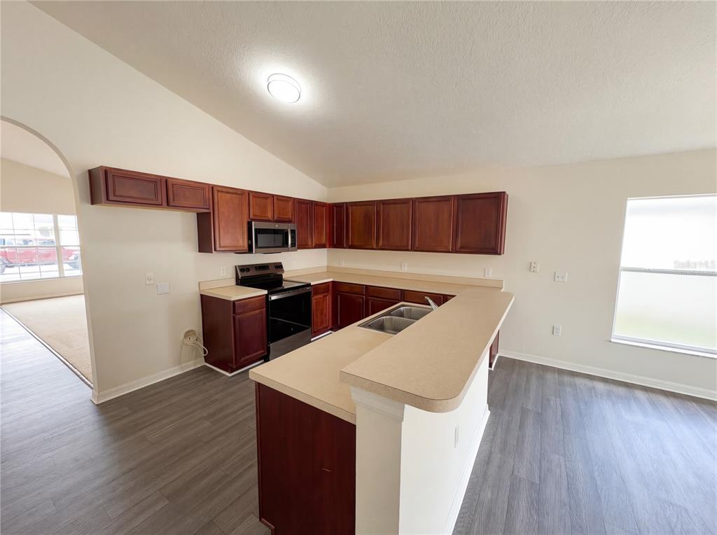 2722 Randal Way Kissimmee, FL 34743 - Photo 2 of 24