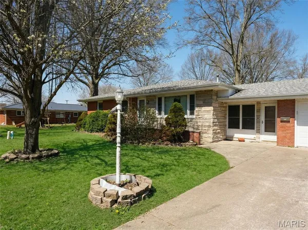 $189,000 | 705 East 2nd S Street, Mount Olive, IL 62069