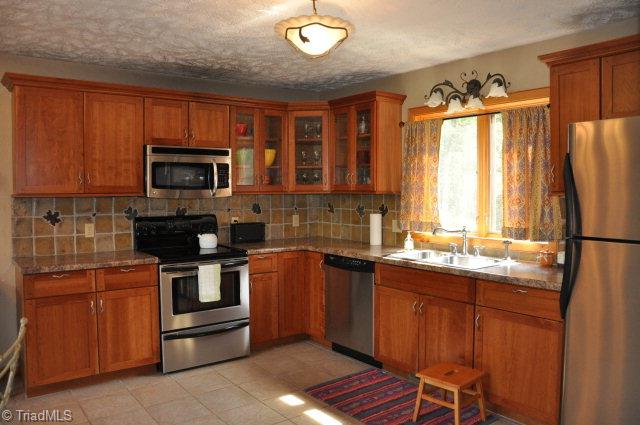 2071 Staghorn Road Purlear, NC 28665 - Photo 5 of 15