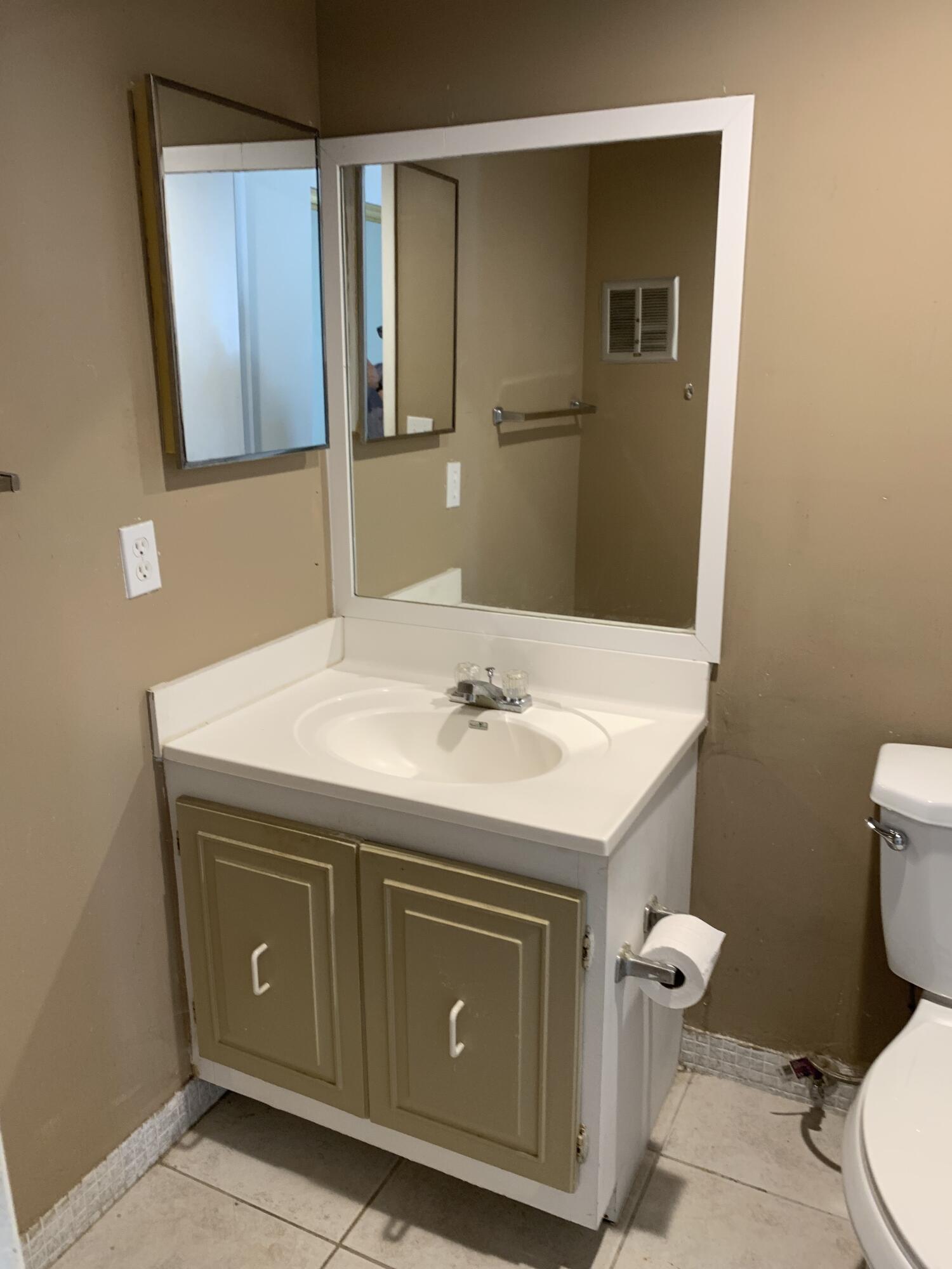 415 Monaco Way Delray Beach, FL 33446 - Photo 11 of 56 Full bathroom1