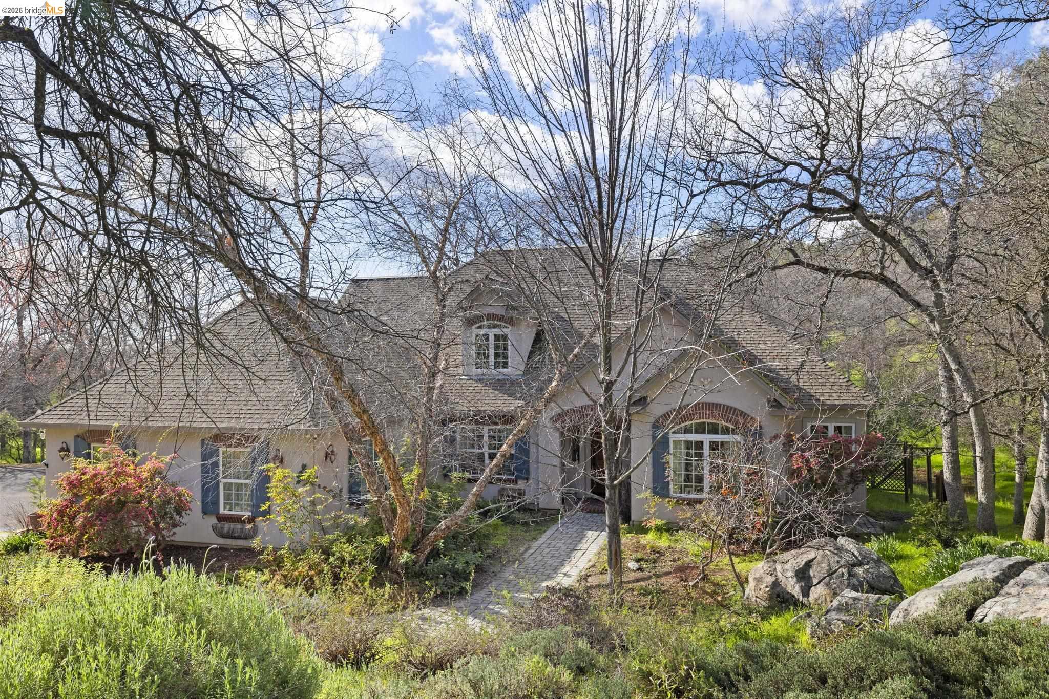 18558 Olov Road Sonora, CA 95370 - Photo 42 of 45 a front view of a house with garden