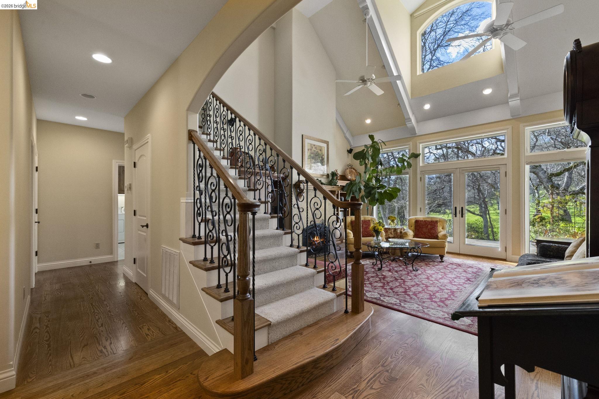 18558 Olov Road Sonora, CA 95370 - Photo 5 of 45 a lobby with furniture and a potted plant