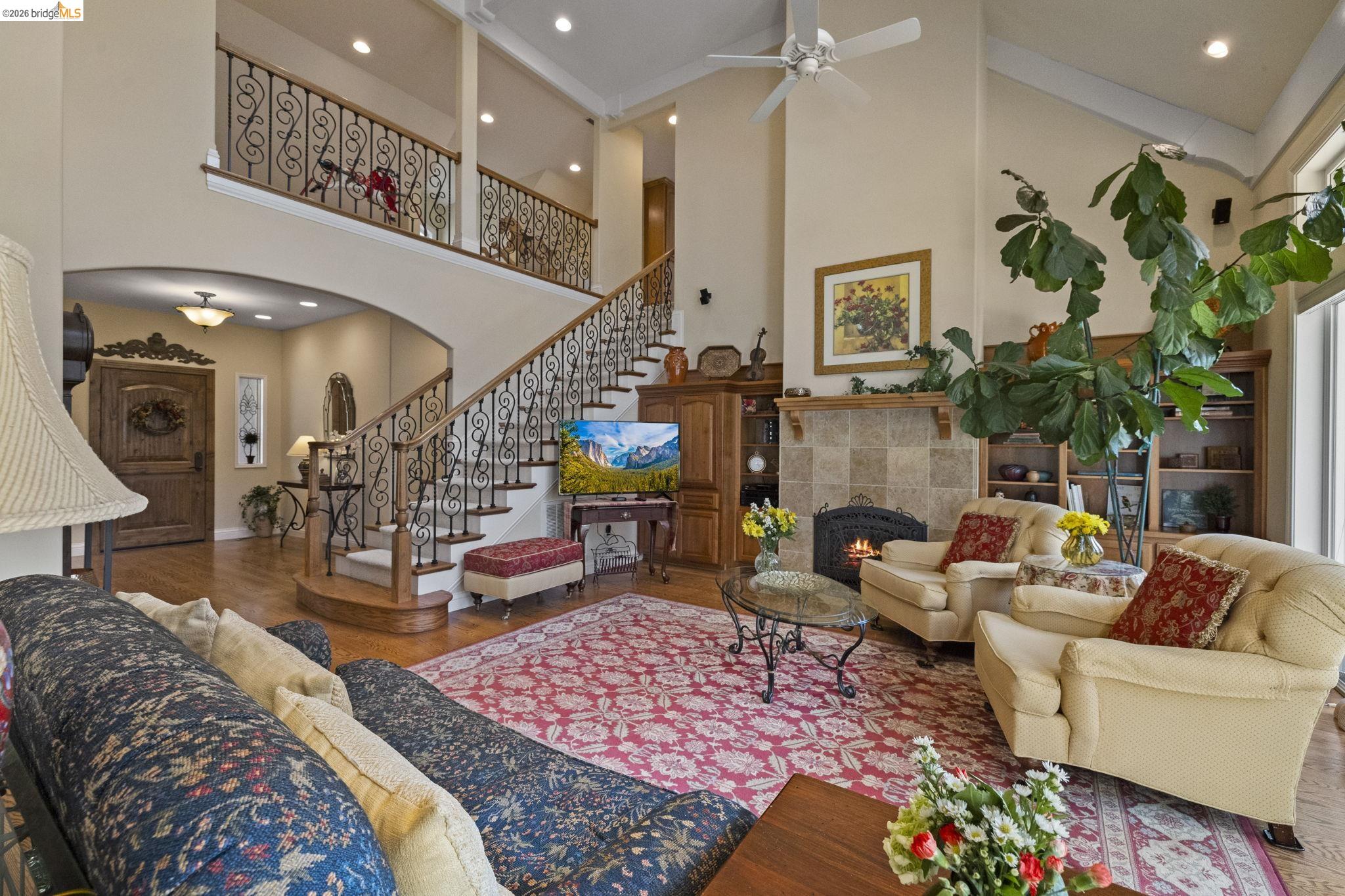 18558 Olov Road Sonora, CA 95370 - Photo 10 of 45 a living room with furniture and a chandelier