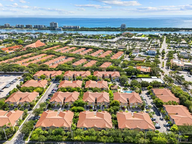 $299,900 | 115 Lighthouse Circle, Unit C, Tequesta, FL 33469