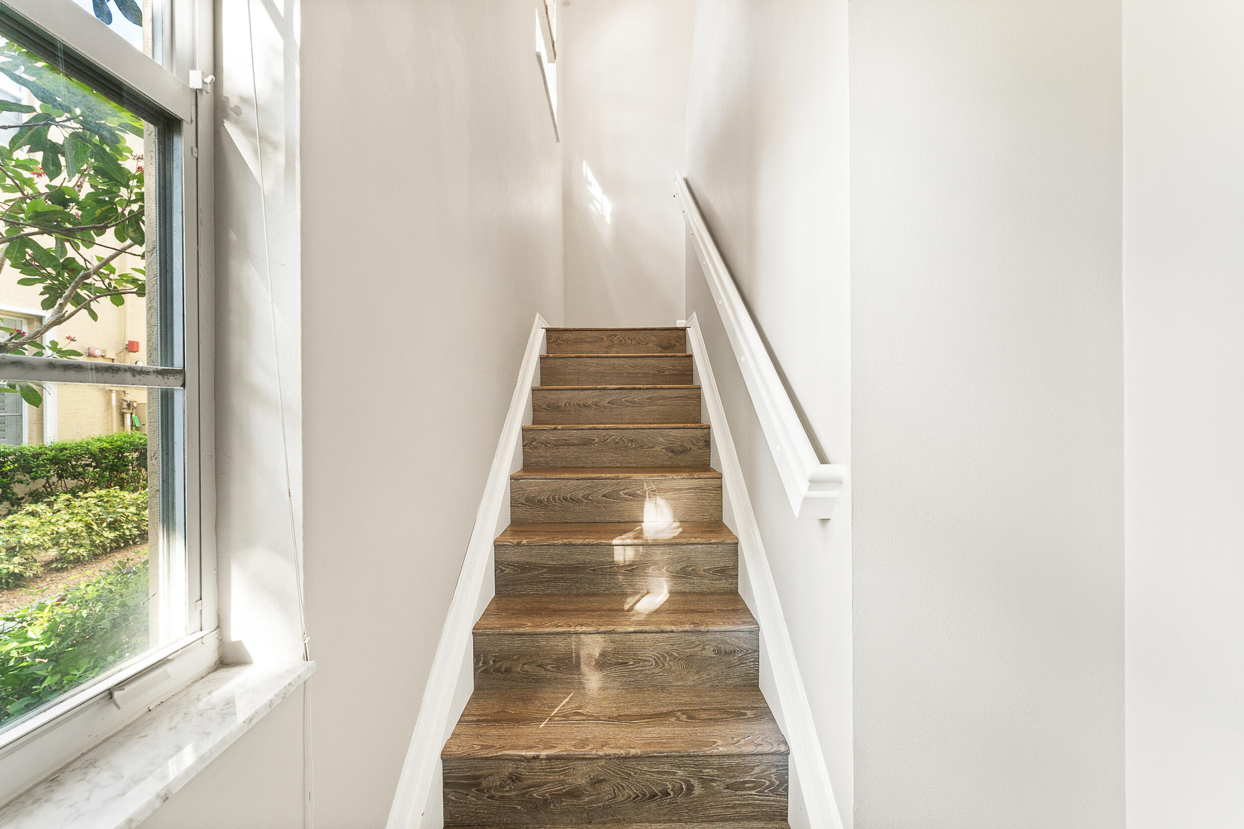 115 Lighthouse Circle, Unit C Tequesta, FL 33469 - Photo 20 of 29 a view of entryway