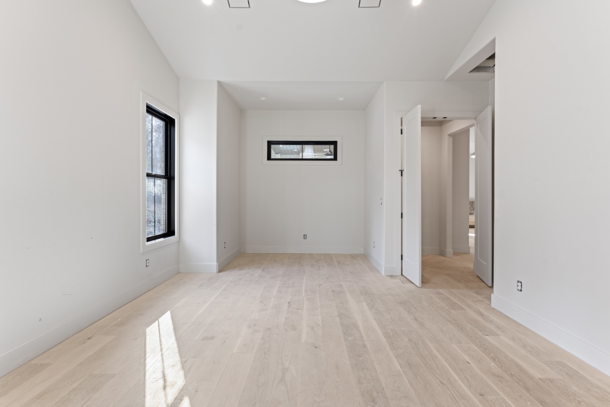7678 Sawyer Brown Road Nashville, TN 37209 - Photo 20 of 77 an empty room with closet and windows