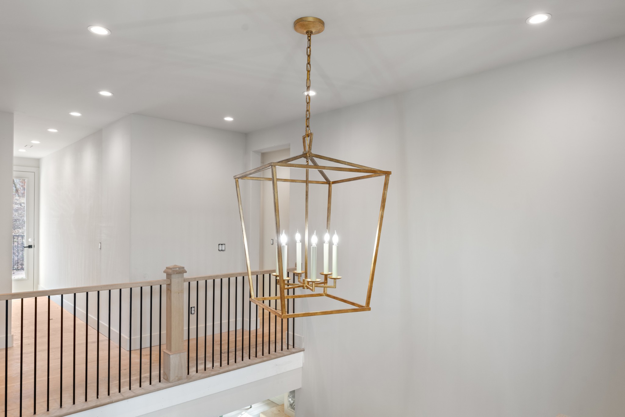 7678 Sawyer Brown Road Nashville, TN 37209 - Photo 31 of 77 a view of entryway and hall with a bath tub