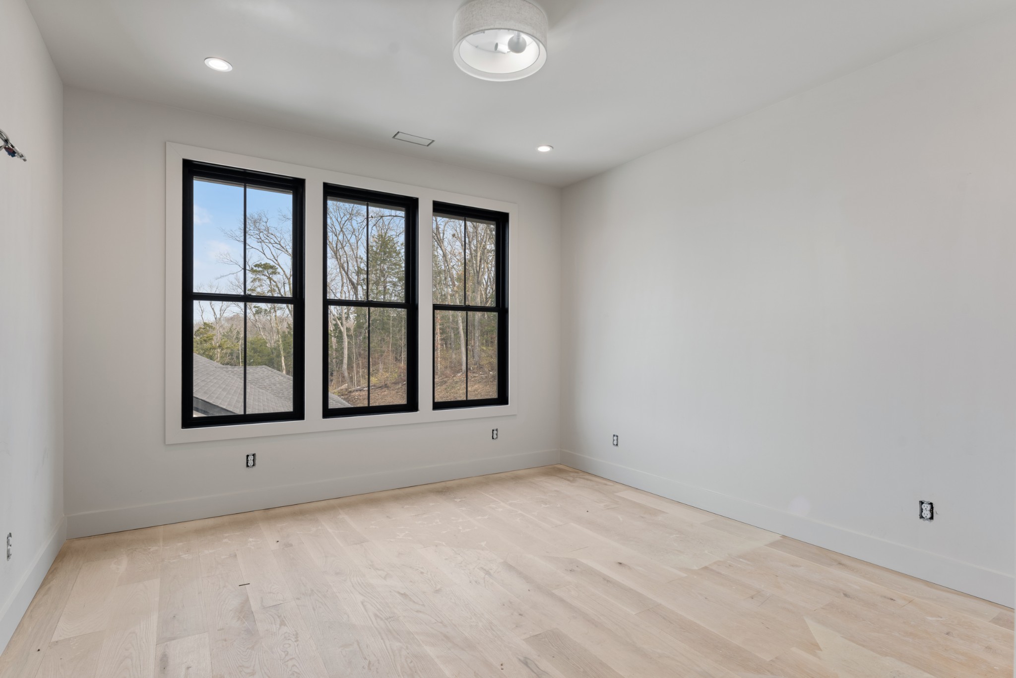 7678 Sawyer Brown Road Nashville, TN 37209 - Photo 35 of 77 an empty room with a window