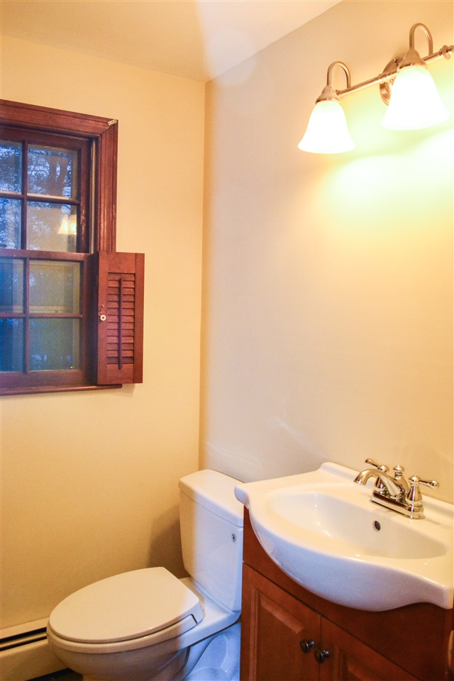 4 Oxford Road Derry, NH 03038 - Photo 11 of 25 Gallery Image 11