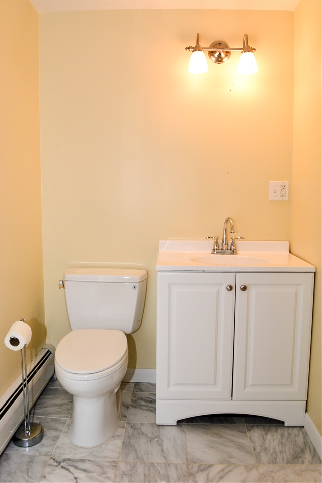 4 Oxford Road Derry, NH 03038 - Photo 17 of 25 Gallery Image 17