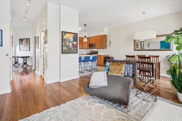 $2,750 | 3741 North Wolcott Avenue, Unit 6, Chicago, IL 60613