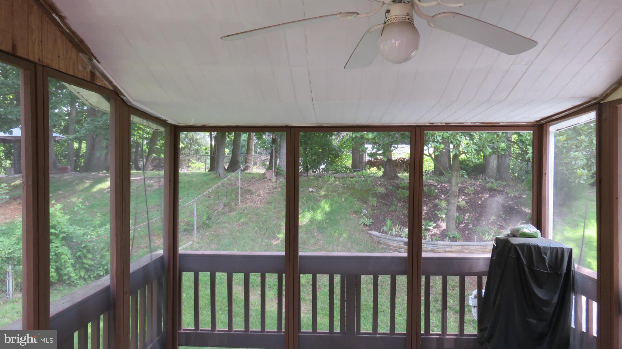 12905 Sturbridge Road Woodbridge, VA 22192 - Photo 12 of 30 Screened in Deck