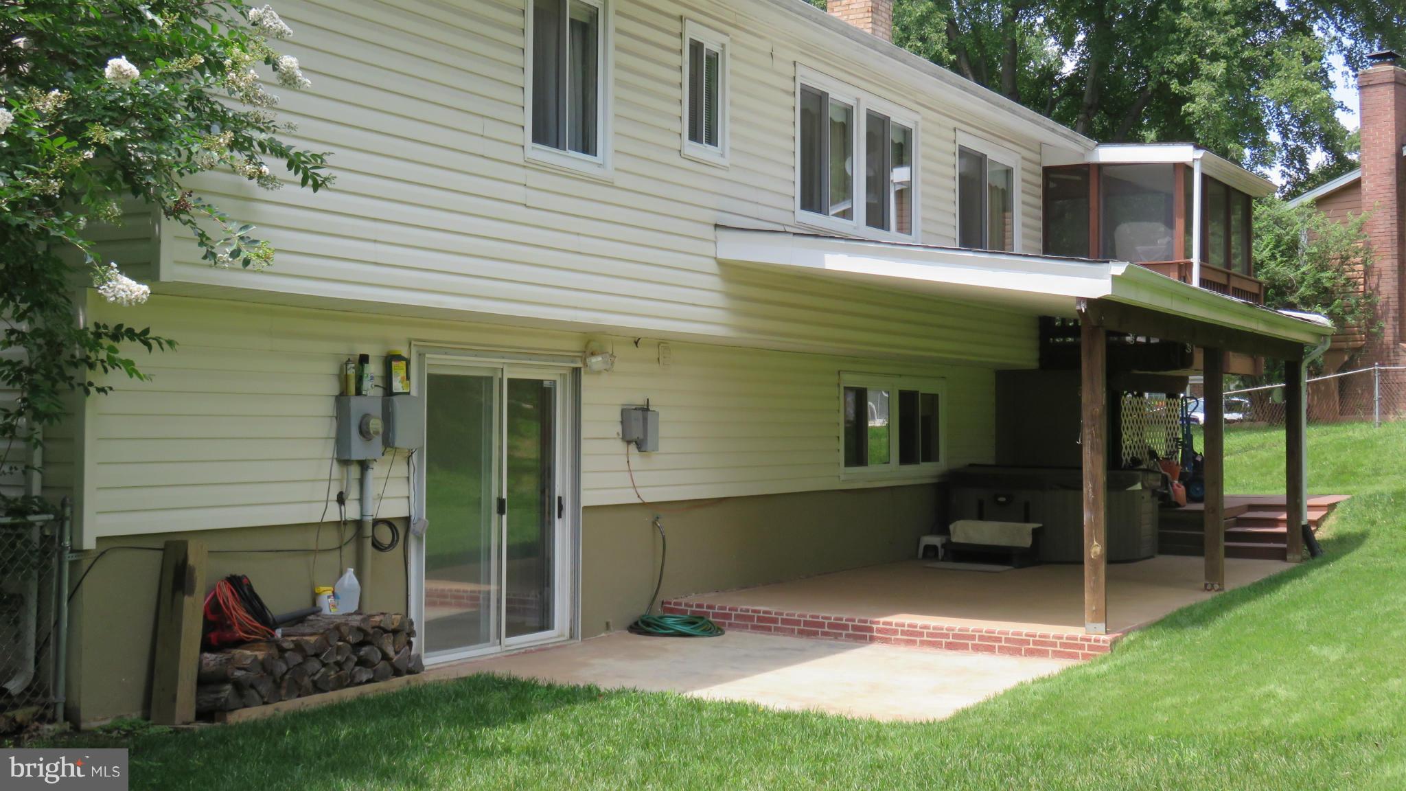 12905 Sturbridge Road Woodbridge, VA 22192 - Photo 21 of 30 Exterior (Rear)