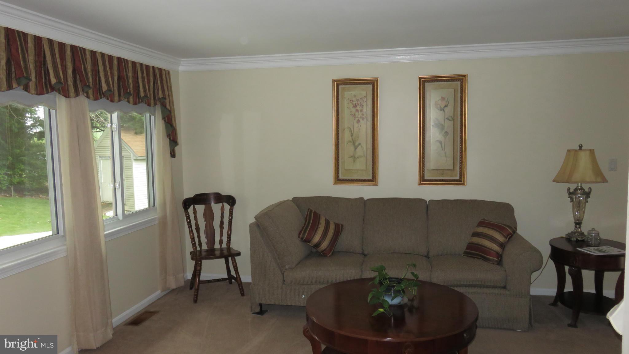 12905 Sturbridge Road Woodbridge, VA 22192 - Photo 8 of 30 Living Room