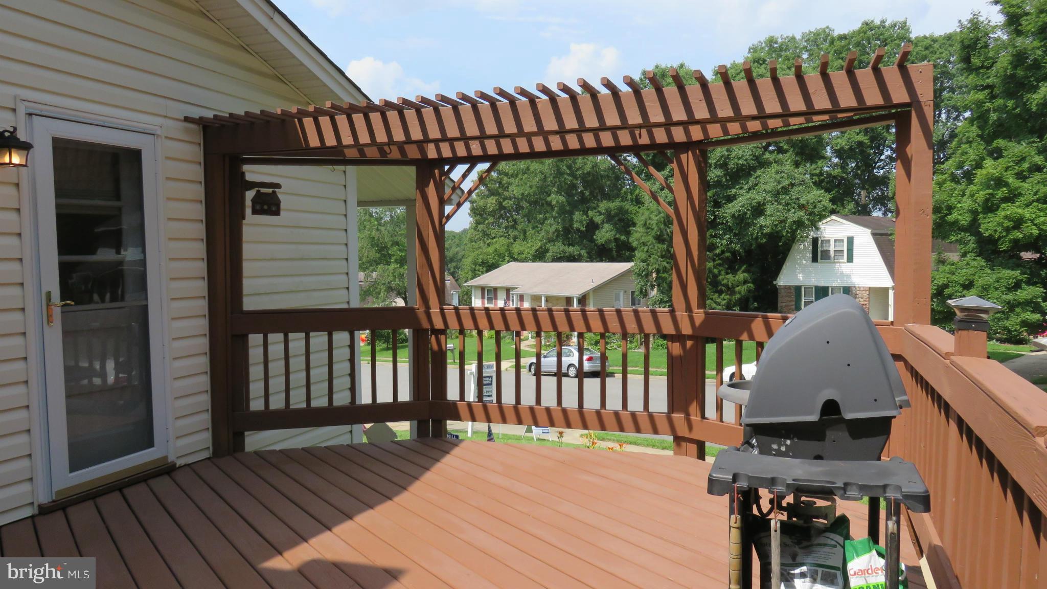 12905 Sturbridge Road Woodbridge, VA 22192 - Photo 9 of 30 Deck off the kitchen