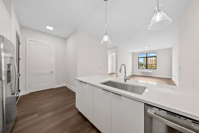 $3,650 | 121 34th Street, Unit 302, Union City, NJ 07087