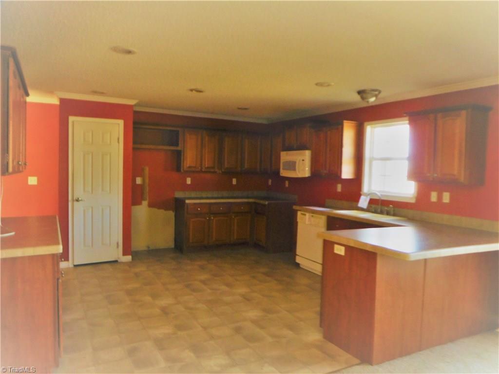 2560 Staleys Farm Road Asheboro, NC 27205 - Photo 2 of 17 Gallery Image 2