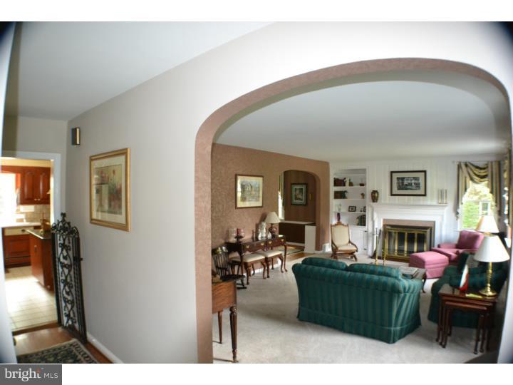 21 West Golf View Road Havertown, PA 19083 - Photo 7 of 23 Hallway