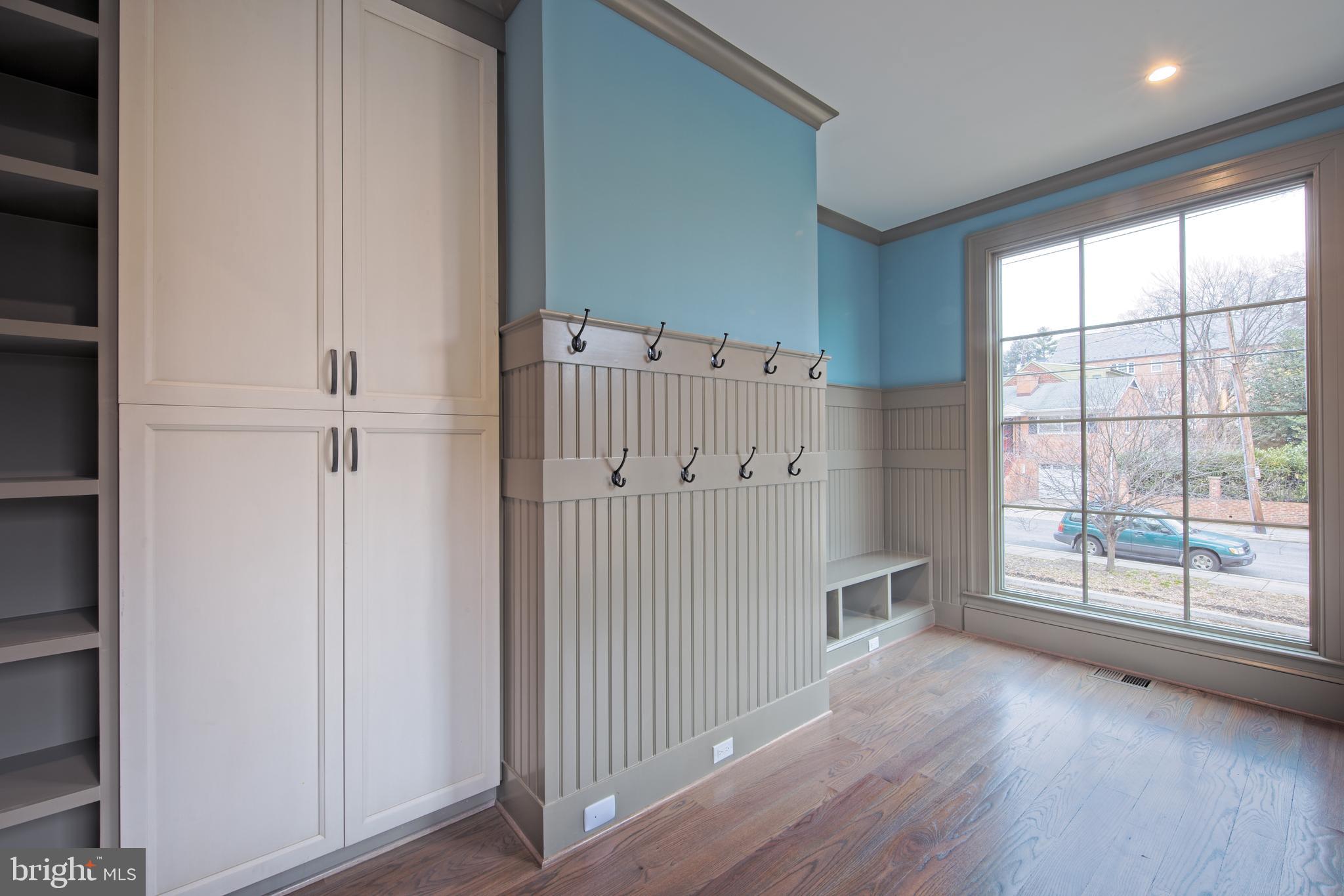 5400 Cathedral Avenue Northwest Washington, DC 20016 - Photo 15 of 17 Beautiful and bright mud room