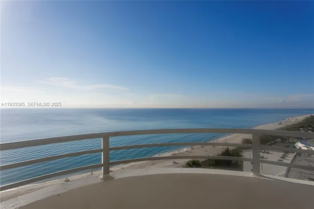 $5,000 | 5555 Collins Avenue, Unit 14N, Miami Beach, FL 33140