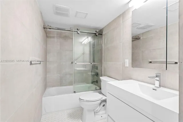 $5,000 | 5555 Collins Avenue, Unit 14N, Miami Beach, FL 33140