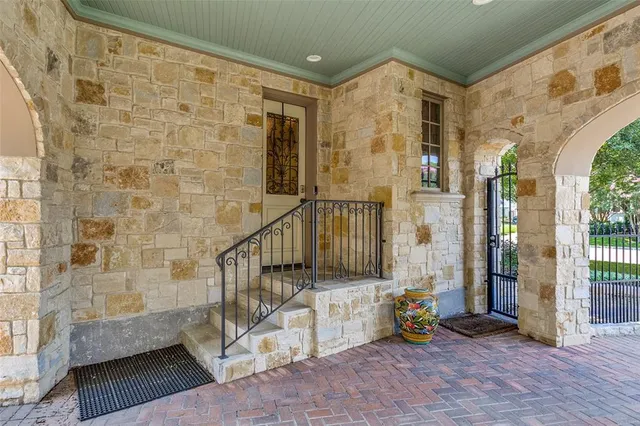 a view of steet with balcony