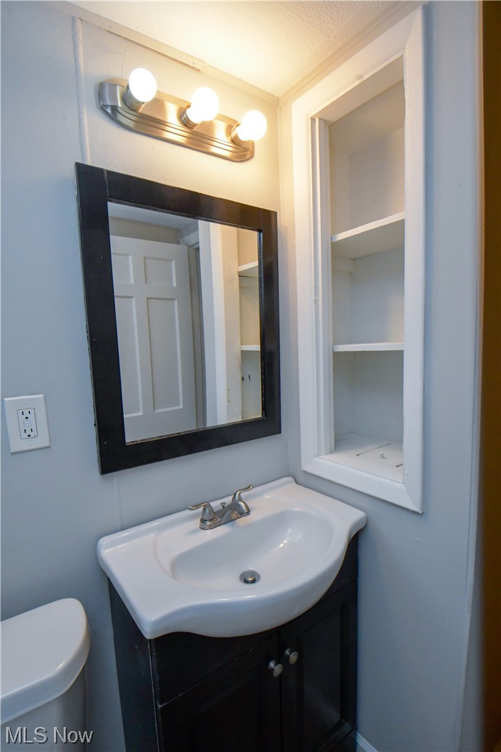 3193 Joslyn Road Cleveland, OH 44111 - Photo 28 of 41 Bathroom with vanity, toilet, and a textured ceiling