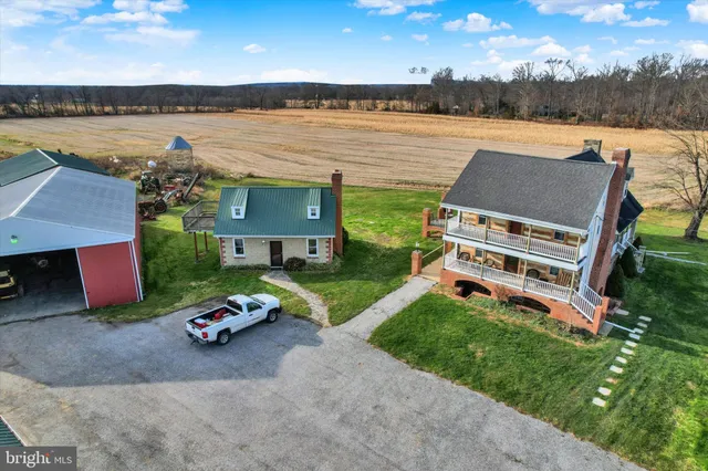 $1,100,000 | 2894 Oxford Road, New Oxford, PA 17350