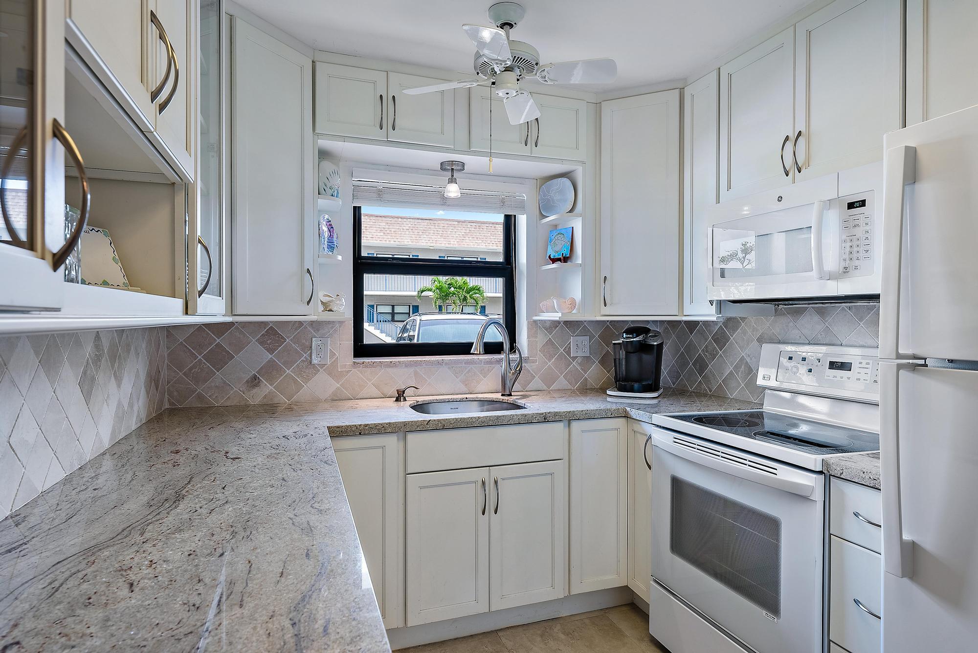 755 Saturn Street, Unit E106 Jupiter, FL 33477 - Photo 7 of 26 Kitchen