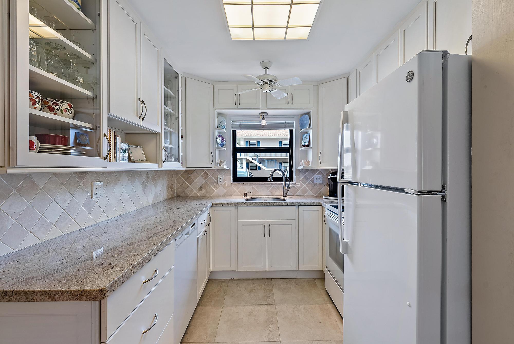 755 Saturn Street, Unit E106 Jupiter, FL 33477 - Photo 8 of 26 Kitchen