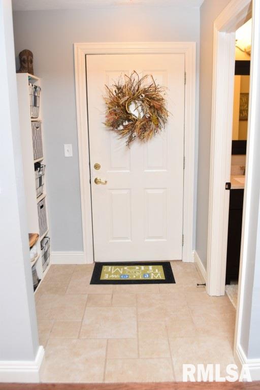 10 Hunters Way Washington, IL 61571 - Photo 11 of 33 Gallery Image 11