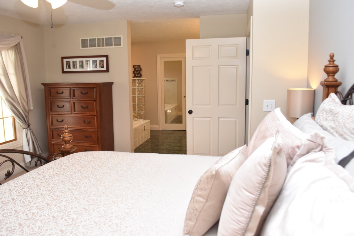 10 Hunters Way Washington, IL 61571 - Photo 16 of 33 Gallery Image 16